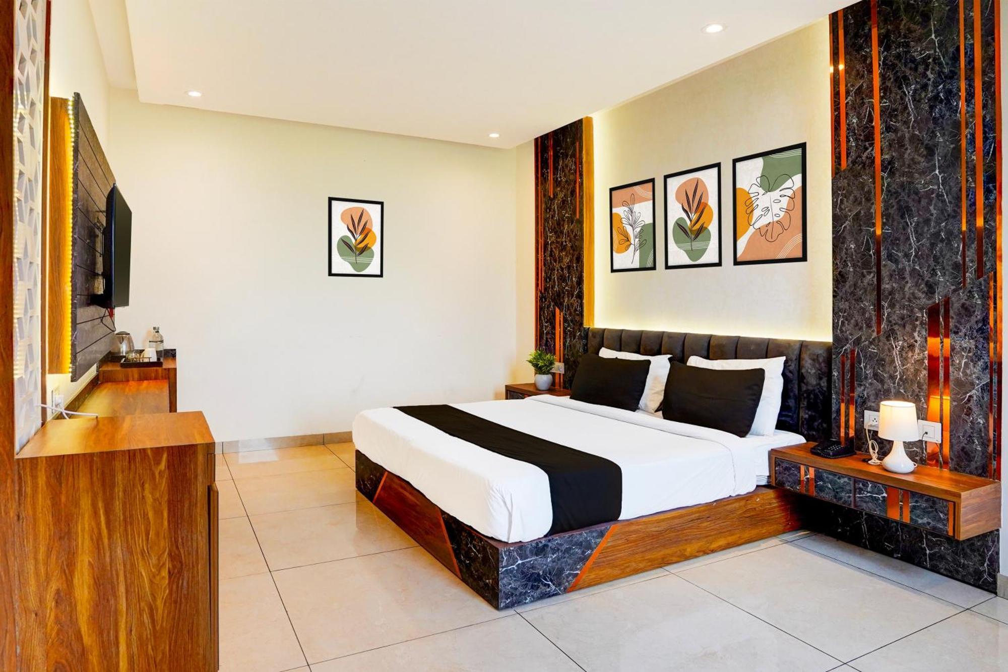 Ivy Plaza Hotel 4*