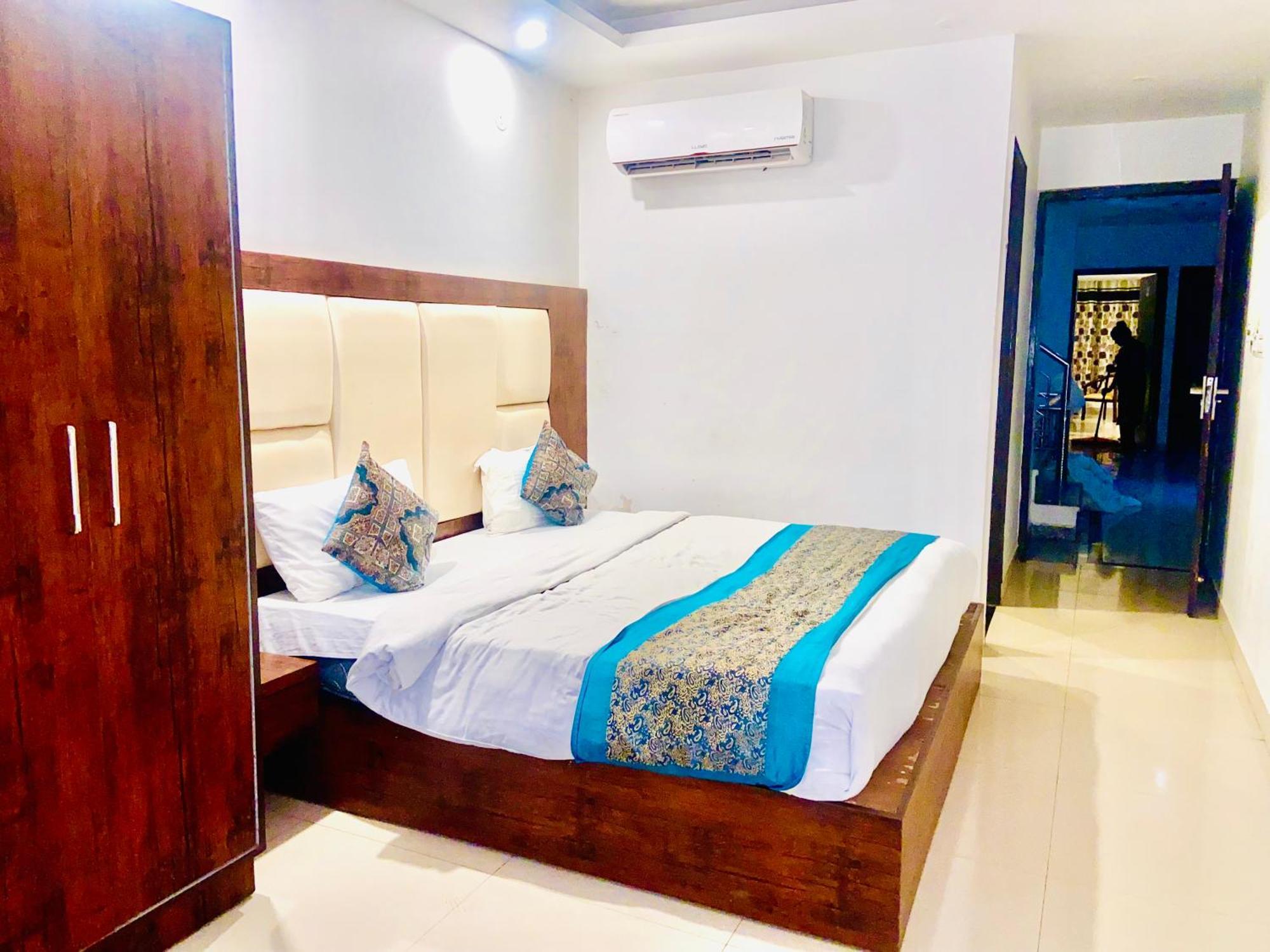 Ivy Plaza Hotel New Delhi